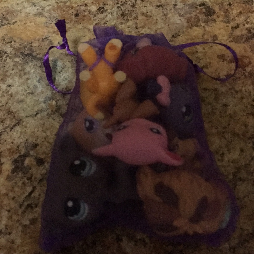 Blind bag of littlest pet shop